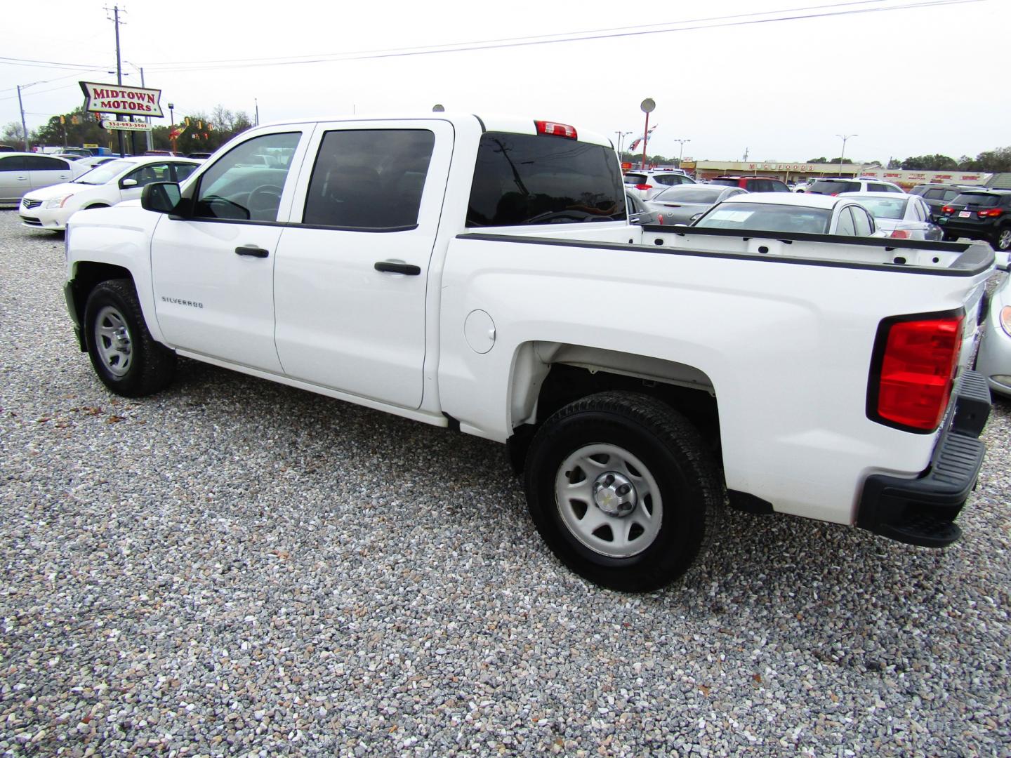 2017 WHITE /Gray Chevrolet Silverado 1500 LS Crew Cab Short Box 2WD (3GCPCNEC7HG) with an 5.3L V8 OHV 16V engine, Automatic transmission, located at 15016 S Hwy 231, Midland City, AL, 36350, (334) 983-3001, 31.306210, -85.495277 - Photo#5